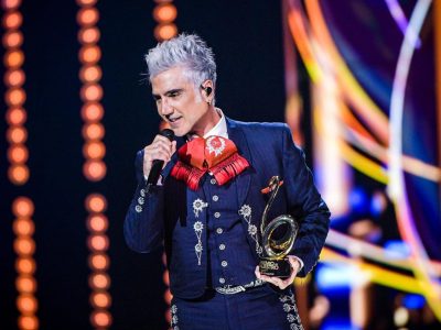 Alejandro Fernández subió nuevas fotos y promocionó su concierto virtual