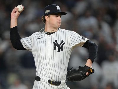Yankees blanquean 4-0 a Medias Rojas para ganar Serie de Comodines. Schlittler poncha a 12