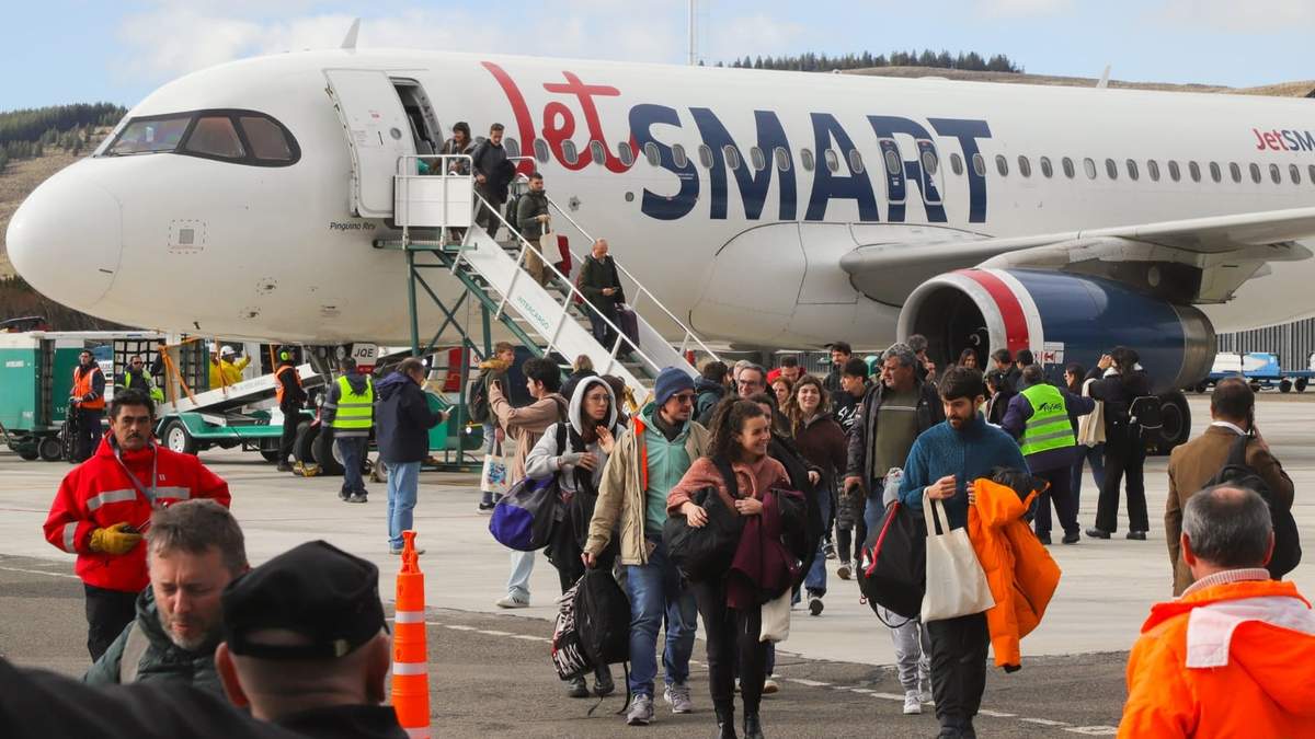 Llegada del primer vuelo de JetSmart a la localidad. Fuente:(Facebook).