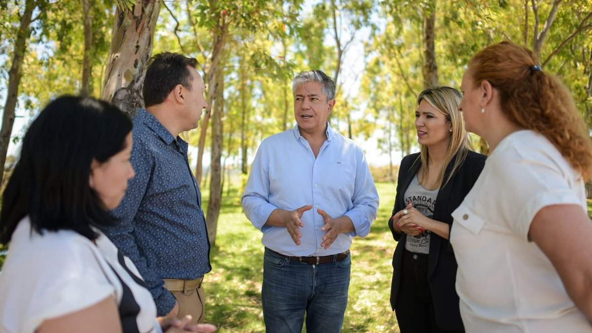 Nadia Márquez junto a Rolando Figueroa. Fuente: (Twitter)