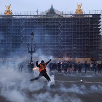 El presidente Emmanuel Macron juega con el funesto engranaje de la violencia