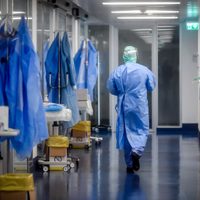 Italia mantiene el récord de muertes: suma 627 en sólo un día