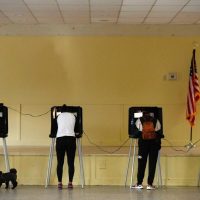 Biden aventaja con 78 votos del Colegio Electoral, contra 66 de Trump