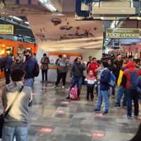 Falla la Línea 3 del Metro en hora pico; reclaman a Sheinbaum por las marchas y giras