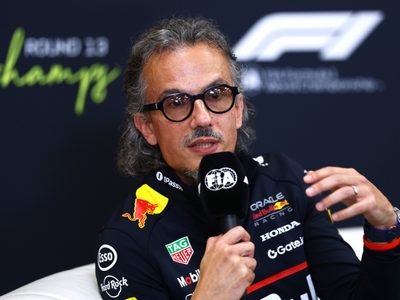 En medio de los rumores de Mercedes: el nuevo jefe de Red Bull habló del futuro de Max Verstappen