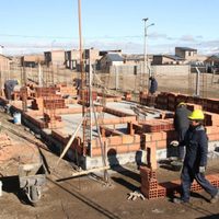 Luego del temporal, retoman en Zapala la construcción de viviendas municipales