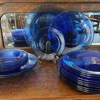 Nada se tira, todo se recicla: transformá los platos de vidrios rotos en esta bonita bandeja estilo vintage