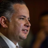 Santiago Nieto presenta denuncia ante la FEPADE por 'campaña negra” contra López Obrador