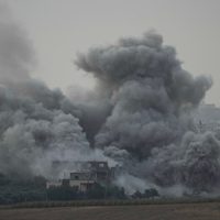Palestinos rechazan aseveraciones israelíes de que están ayudando en hospital de Gaza