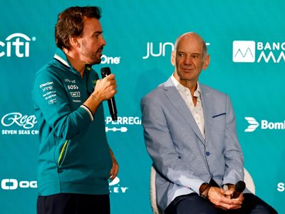 “Su magia”: Fernando Alonso se mostró emocionado por el trabajo de Adrian Newey en Aston Martin