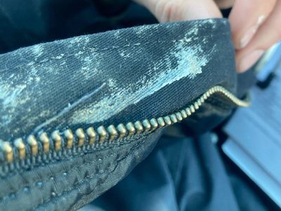 Con solo 1 producto: mirá cómo eliminar las manchas de pegamento de tus remeras en menos de 5 minutos