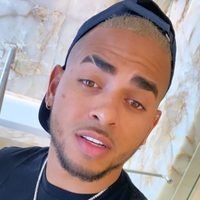 ¿De cantante a albañil? Mirá cómo se divierte Ozuna en medio de una obra. ¡Hay video!