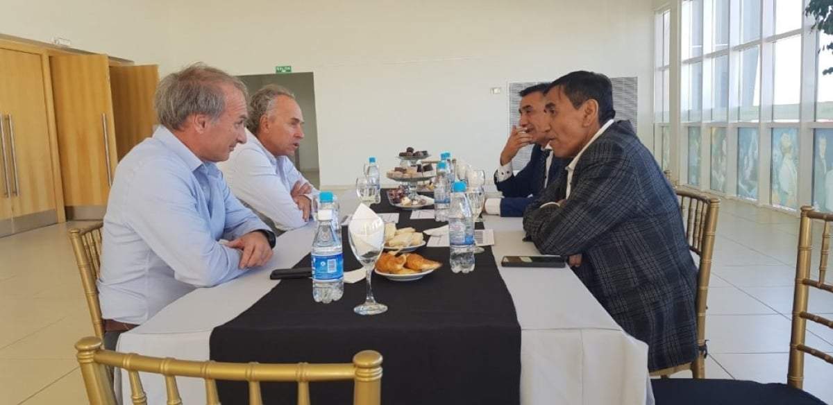 Reunión entre José y Ramón Rioseco con directivos de Pampa Energía. Fuente: (Facebook)