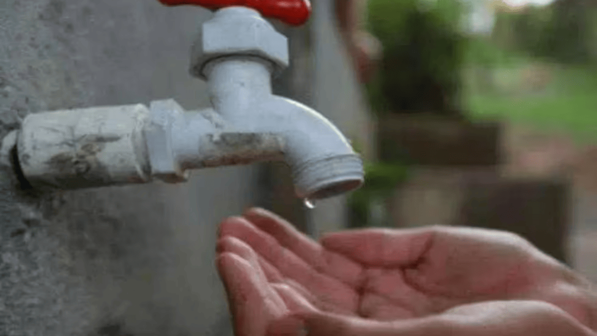 Falta de agua en Centenario. Fuente: (La Voz).