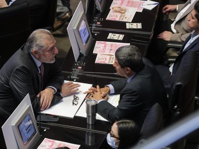 Juristas y opositores califican de regresiva la reforma de Sheinbaum a la ley de amparo