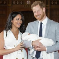 La ley de la corona británica que molesta la decisión de Harry y de Meghan: el futuro de Archie en j