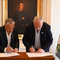 Cornejo anuncia inversión en comuna de su nuevo aliado