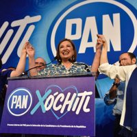 Xóchitl Gálvez formaliza en el PAN su precandidatura; arremete contra Sheinbaum y Zaldívar