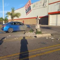 Explota auto junto al cenotafio del hijo de “El Chapo” y asesinan a dos policías de Culiacán