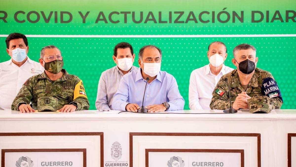 El gobernador de Guerrero durante el anuncio