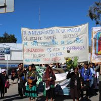 Miles de indígenas conmemoran los 12 años de la muerte del obispo Samuel García; denuncian violencia