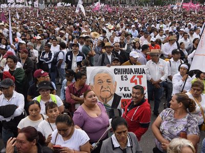 “Venimos de todos lados a apoyar a nuestro presidente”: simpatizantes de AMLO en el Zócalo (Video)