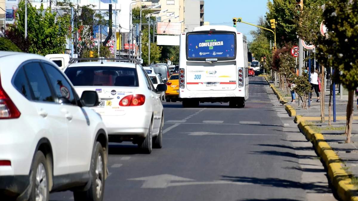 Cinco trampas complican el tránsito en la capital provincial. Fuente: (Twitter)