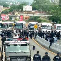 En boicot a la Guelaguetza, Sección 22 bloquea accesos al cerro del Fortín, aeropuerto y central de autobuses (Video)