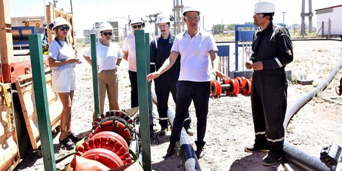 El gobernador Omar Gutiérrez recorrió las instalaciones de OTASA Fuente: (Facebook)