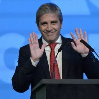 Caputo tomó distancia del modelo económico de Macri y destacó el rumbo de Milei