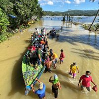 Evacuaciones masivas en Filipinas: un poderoso tifón avanza hacia la isla