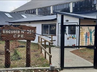 Fuerte reclamo al Defensor del Pueblo avanzar con escuelas 361 y EPET 28 en Villa La Angostura