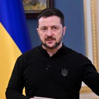 Volodimir Zelensky rechazó una reunión con Vladimir Putin en Rusia y acusó al país de jugar con Estados Unidos