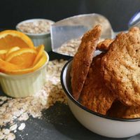 Galletitas de avena, naranja y miel sin manteca ni azúcar: imperdibles para el antojo dulce