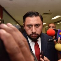Disputa por toma de posesión de diputado suplente acusado de peculado paraliza sesión en la Cámara