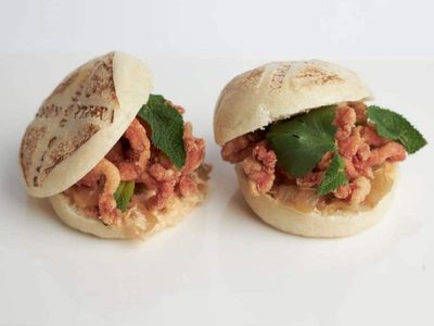 Dos chefs españoles unidos en un delivery con estrellas Michelin