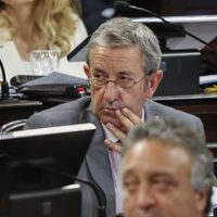 Cobos arremetió contra el Ejecutivo por las leyes suspendidas