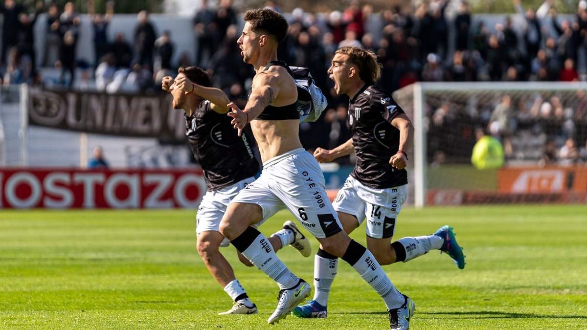 Imanol González celebra su gol. Se viene la recta final para el Lobo.