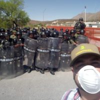 Conagua desata protestas violentas al abrir compuertas de presa en Chihuahua