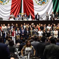 '¡Menos flores y más derechos!”, exigen diputadas en toma de tribuna por defensa de píldora abortiva