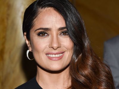 ¿Qué hizo? Salma Hayek intenta acabar con el coronavirus ¡como nunca nadie se atrevió!