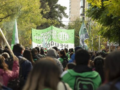 Más gremios neuquinos se oponen al pago en cuotas del aguinaldo