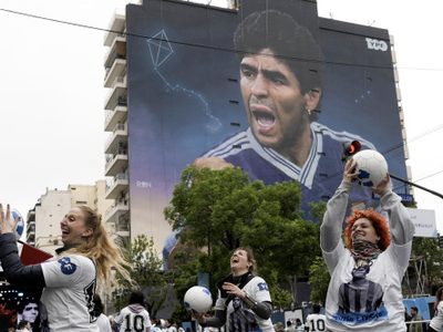 Argentinos evocan a Maradona en vísperas del Mundial