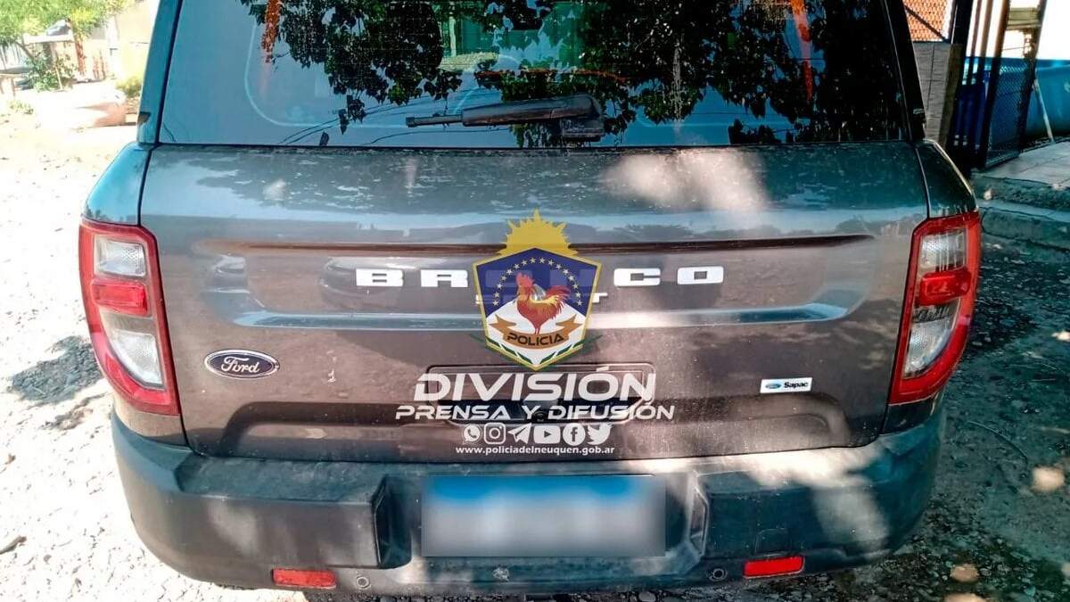 Camioneta recuperada por la policía de la comisaría N° 16. Fuente (Policía de Neuquén).