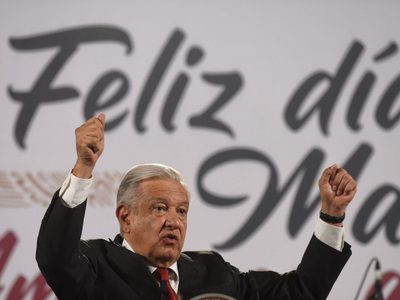 AMLO se burla de premio a ministra Norma Piña: "esos se consiguen en Santo Domingo"