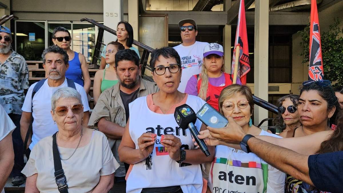 Conferencia de prensa realizada en las puertas del ISSN. Fuente: (Javier Manzano - Minuto Neuquén)