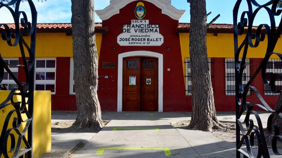 Escuela de la capital rionegrina. Fuente: (Twitter)