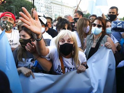 Familia y fanáticos de Maradona marchan en Argentina: "no murió, lo mataron"