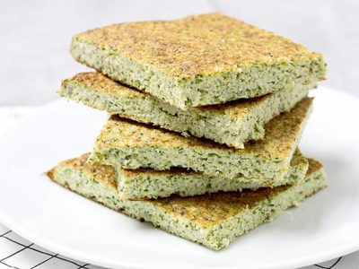 Nunca más tires los tallos de brócoli: prepará estos deliciosos pancitos sin amasar y usando 2 huevos