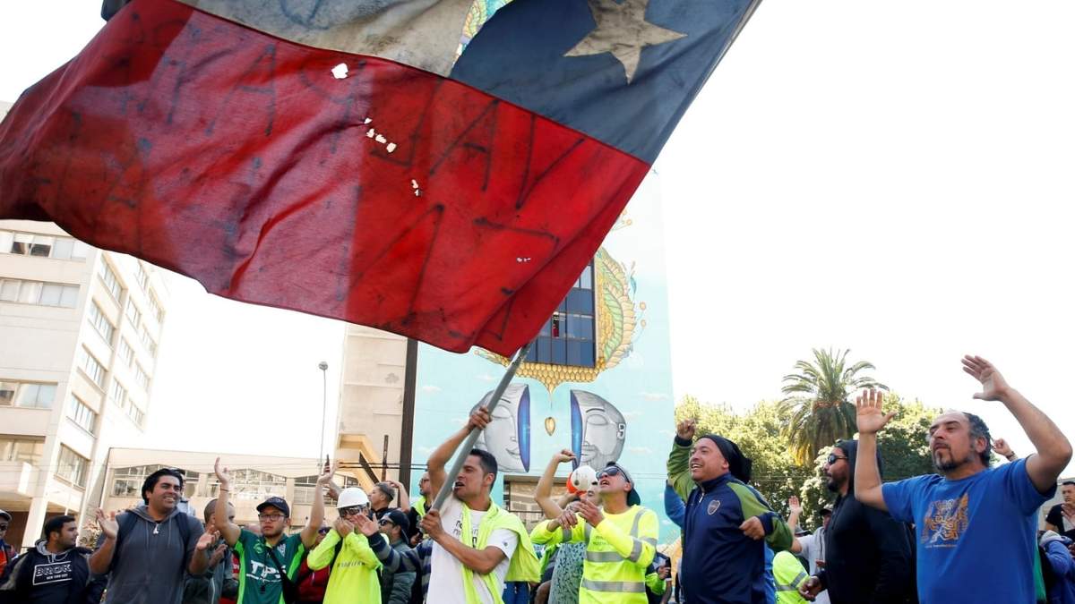 Chilenos en contra de la gestión de Piñera. Fuente: (Twitter)